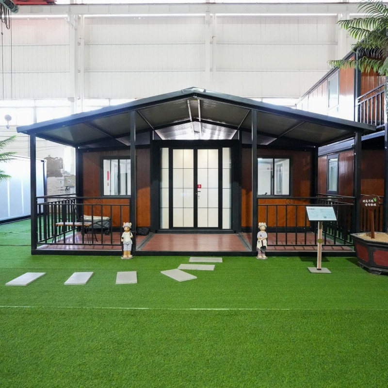 Expandable container houses